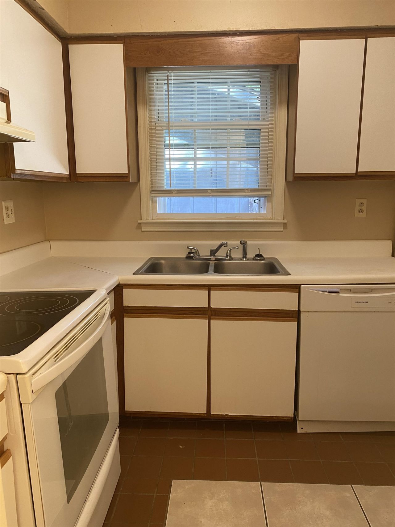 4405 Lakeside Dr. Photo 5