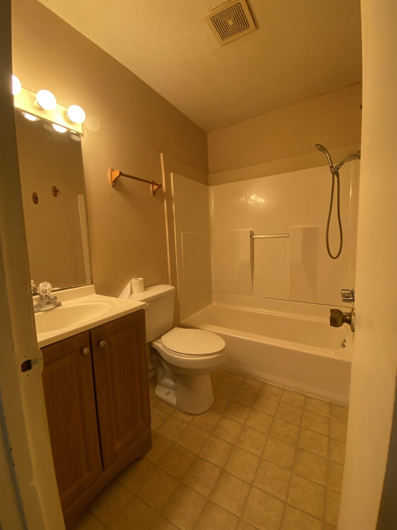 4405 Lakeside Dr. Photo 7