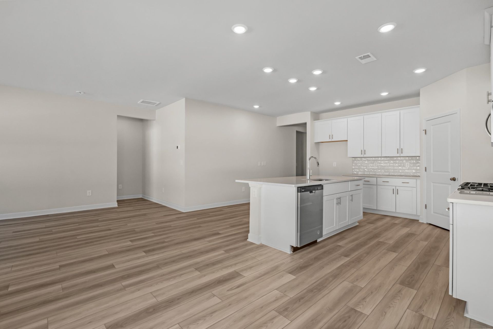 209 Evergreen St. Photo 12