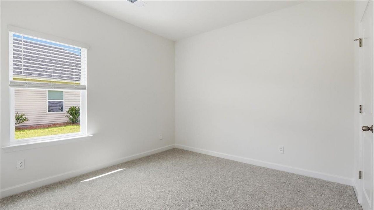 209 Evergreen St. Photo 14