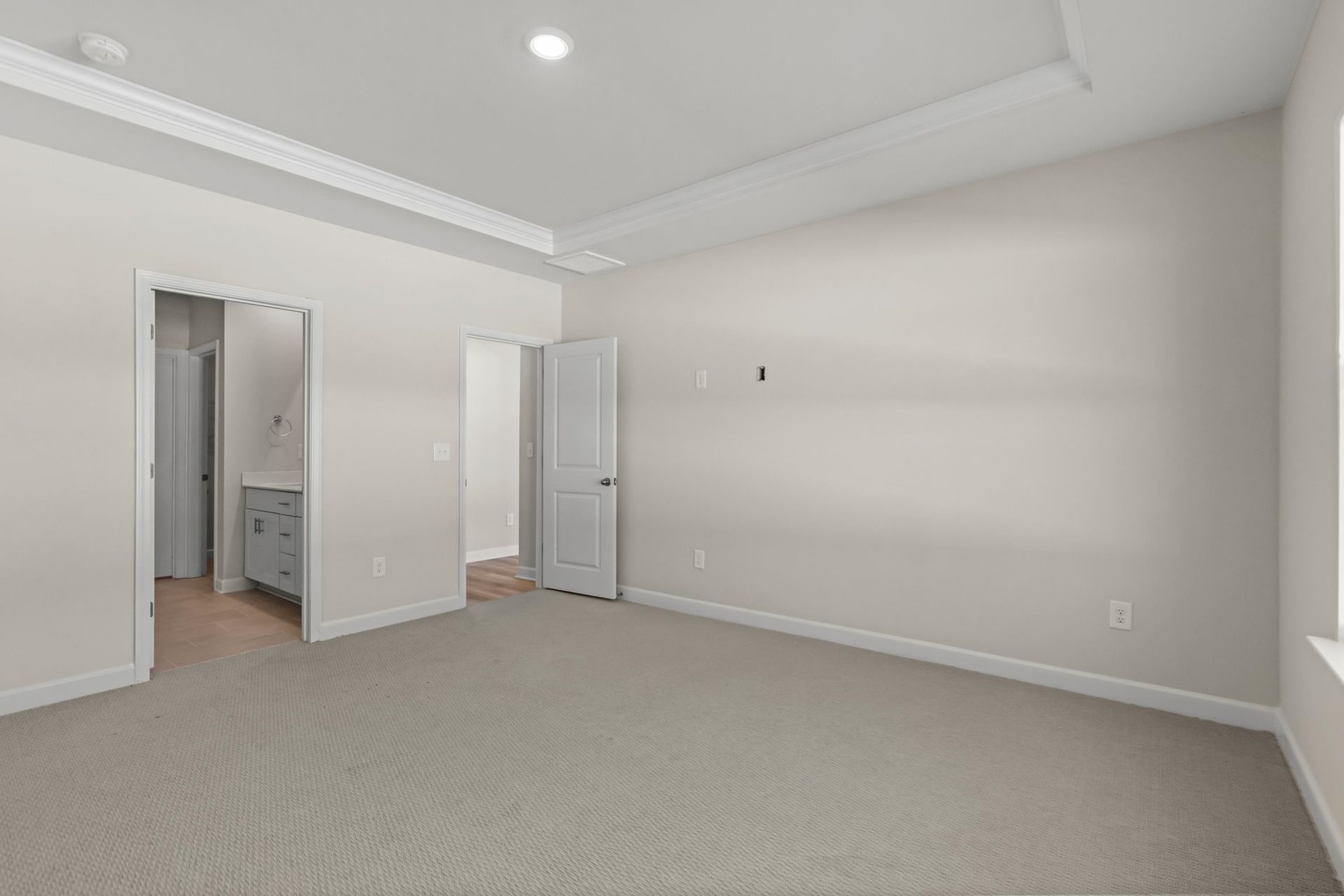 209 Evergreen St. Photo 16