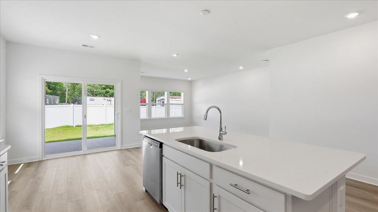 209 Evergreen St. Photo 21