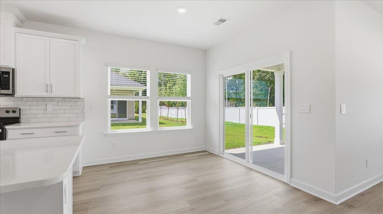 209 Evergreen St. Photo 22