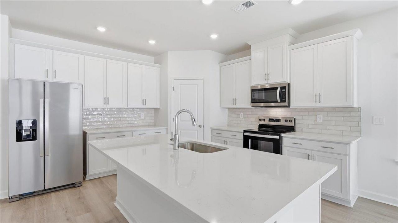 209 Evergreen St. Photo 24