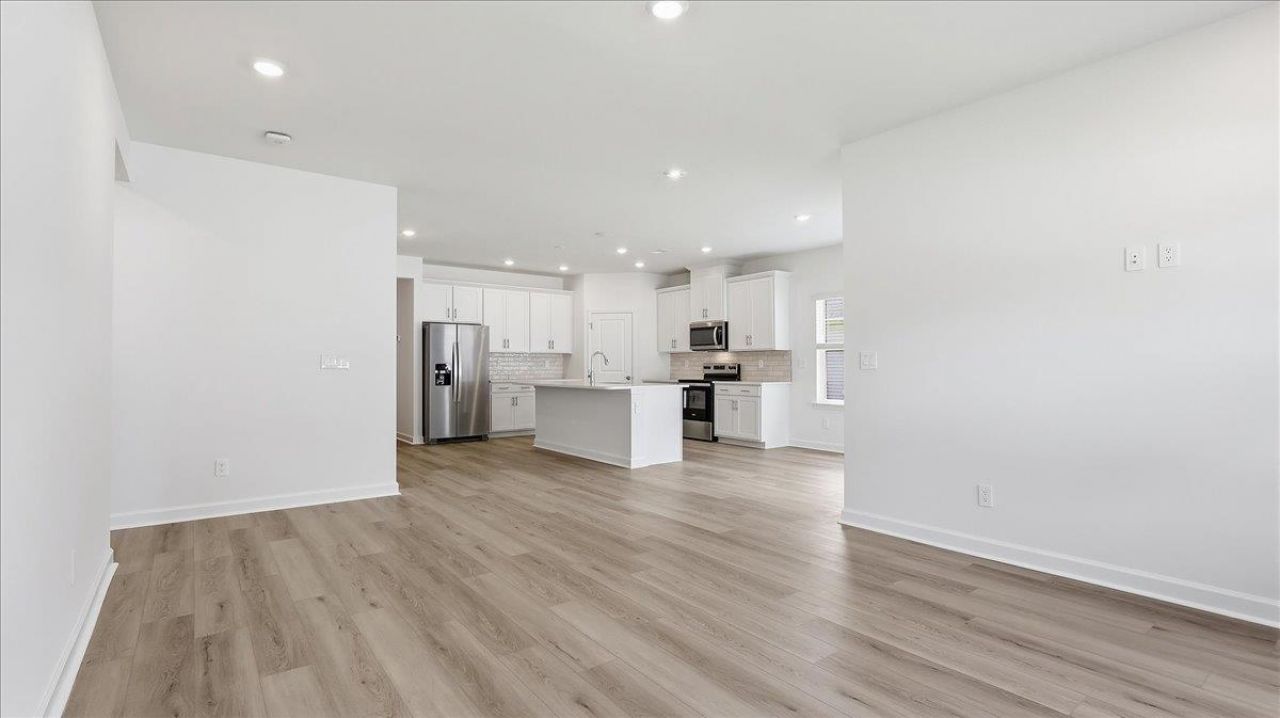 209 Evergreen St. Photo 29