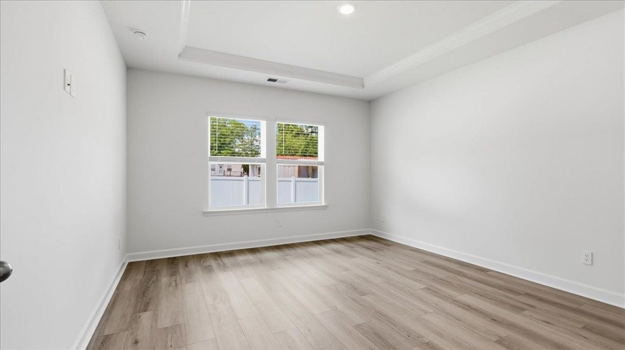 209 Evergreen St. Photo 34