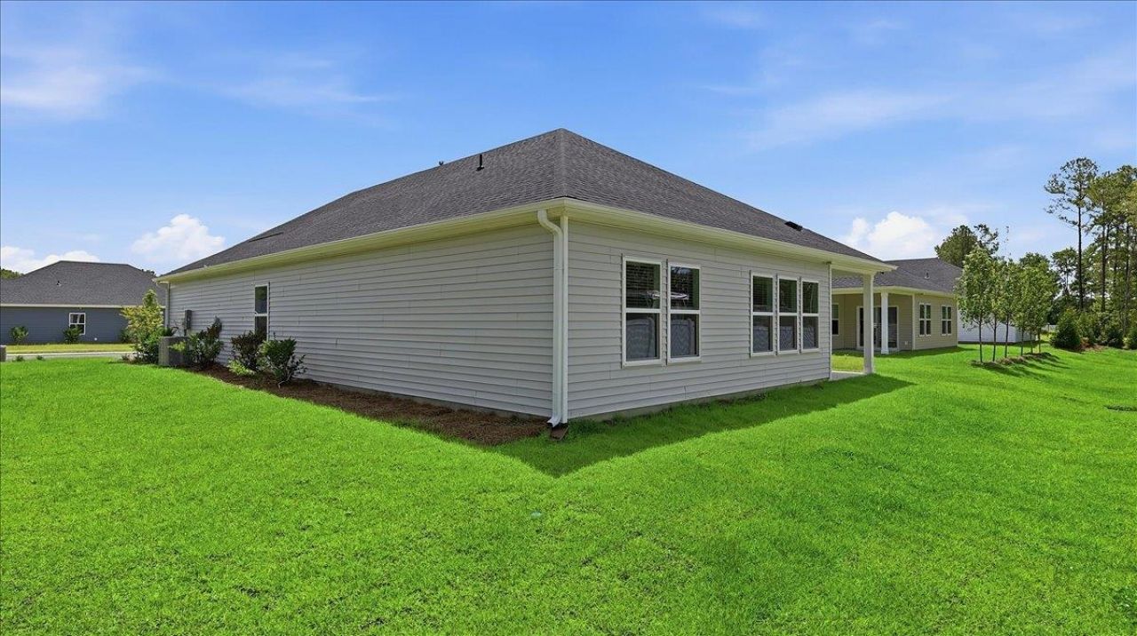 209 Evergreen St. Photo 5
