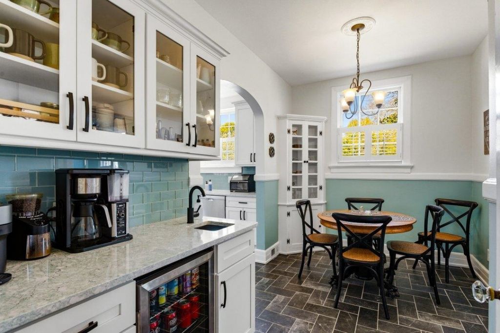 1013 Elm St. Photo 11