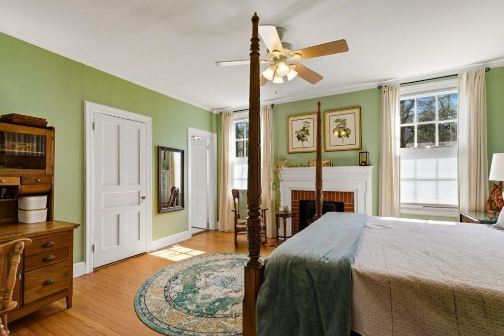 1013 Elm St. Photo 16