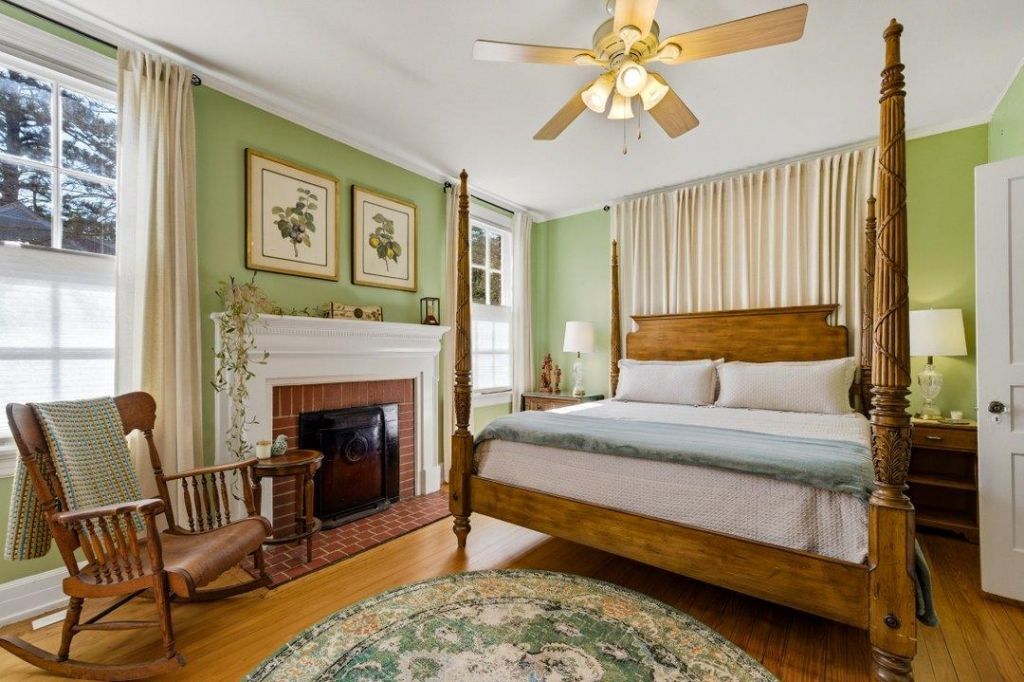 1013 Elm St. Photo 17