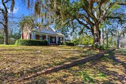 1013 Elm St. photo 4