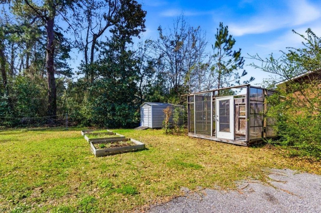 1013 Elm St. Photo 35