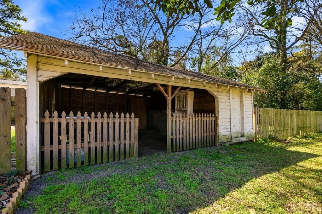 1013 Elm St. Photo 37