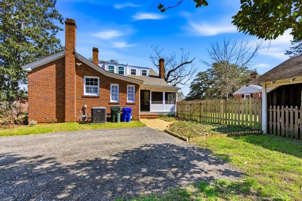 1013 Elm St. Photo 38