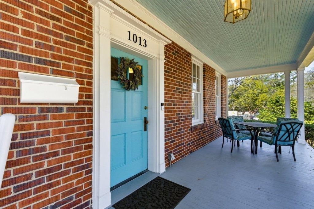 1013 Elm St. Photo 4