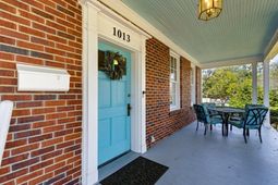 1013 Elm St. photo 4