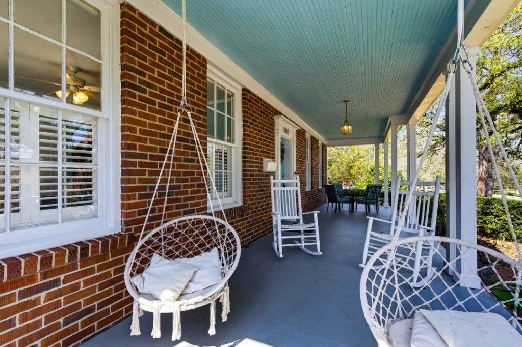 1013 Elm St. Photo 5