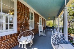 1013 Elm St. photo 4