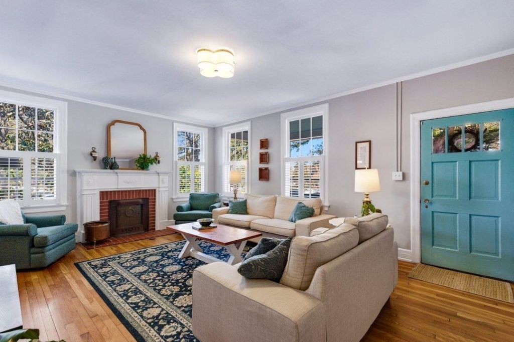 1013 Elm St. Photo 7