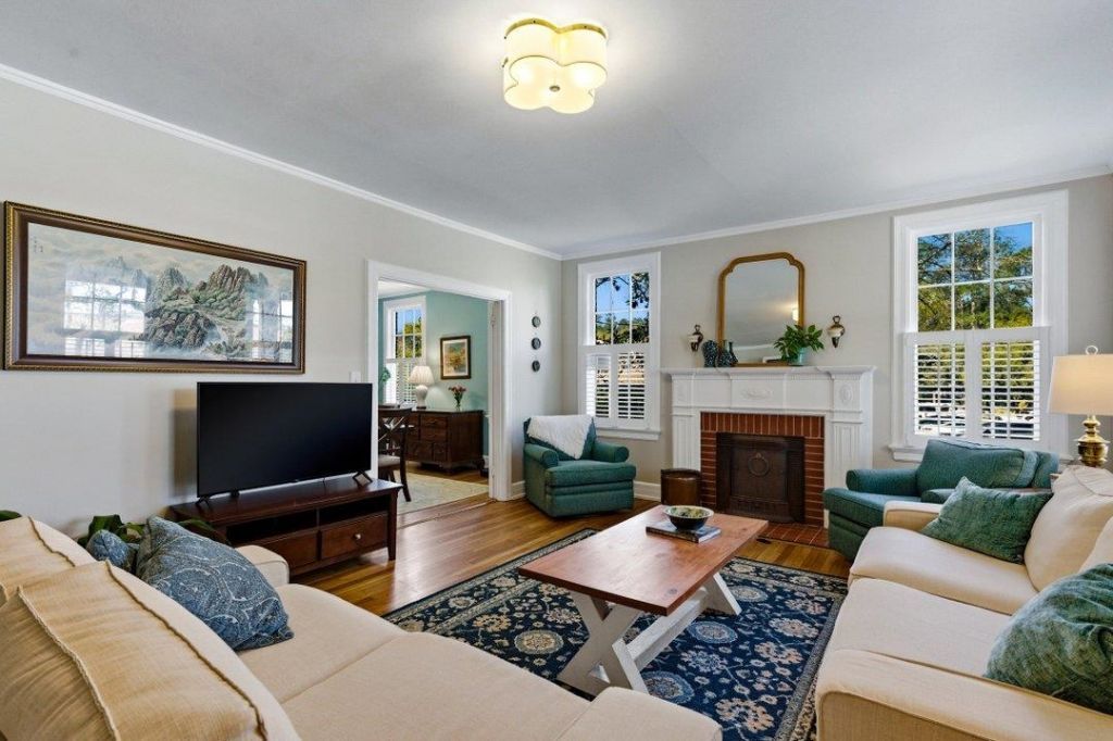 1013 Elm St. Photo 8