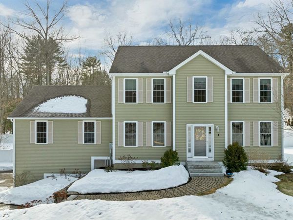 4 Heron Drive, Litchfield, NH 03052