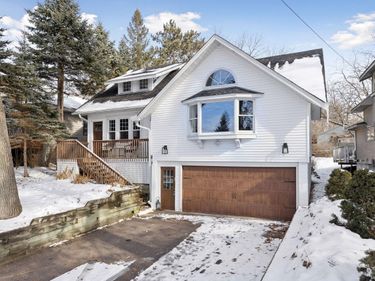 1040 Summit Avenue , Mahtomedi, MN 55115