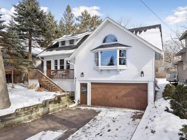 1040 Summit Avenue , Mahtomedi, MN 55115