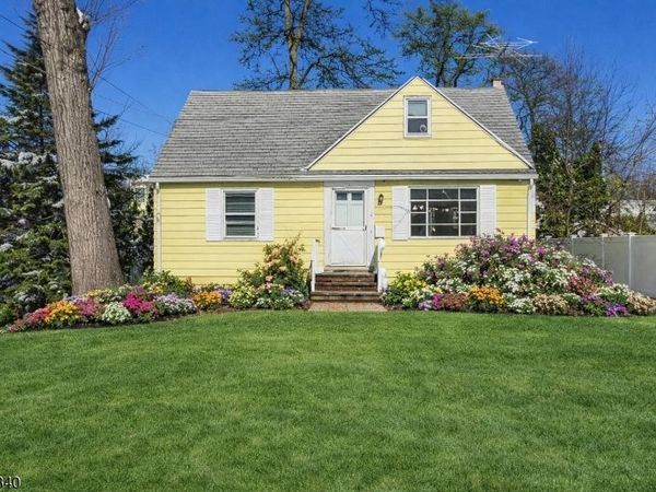 35 Beechwood Dr, Wayne, NJ 07470