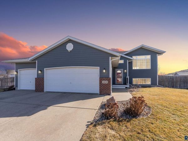 4808 S Dunlap Ave, Sioux Falls, SD 57106
