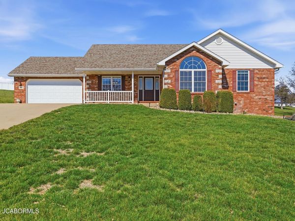 1517 GRANDVALLEY DRIVE, Jefferson City, MO 65101