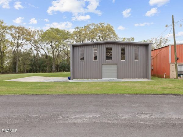 212 Tubing Road, Broussard, LA 70518