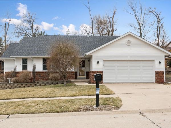 1617 Whitters Way NW, Cedar Rapids, IA 52405