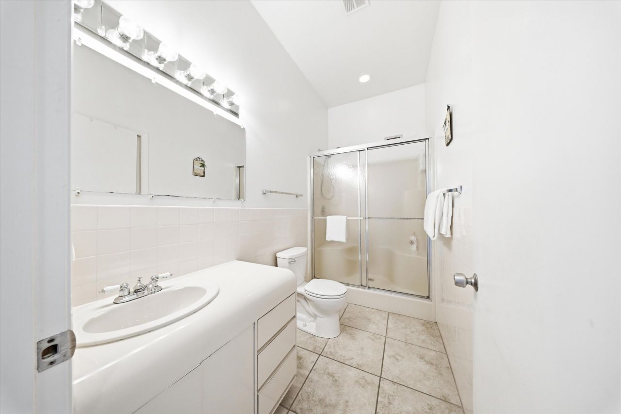 340-350 E Ocean Drive, Key Colony, FL 33051 Photo