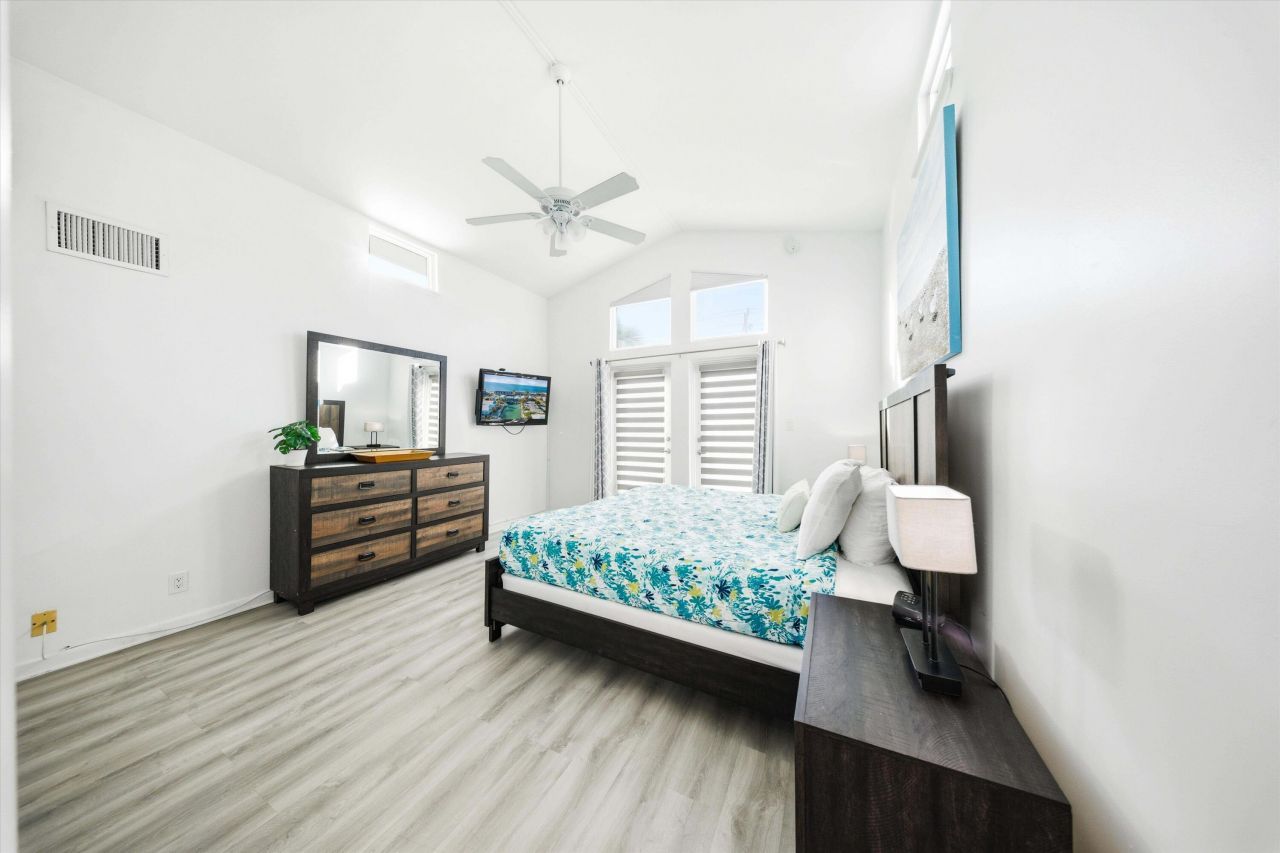 340-350 E Ocean Drive, Key Colony, FL 33051 Photo