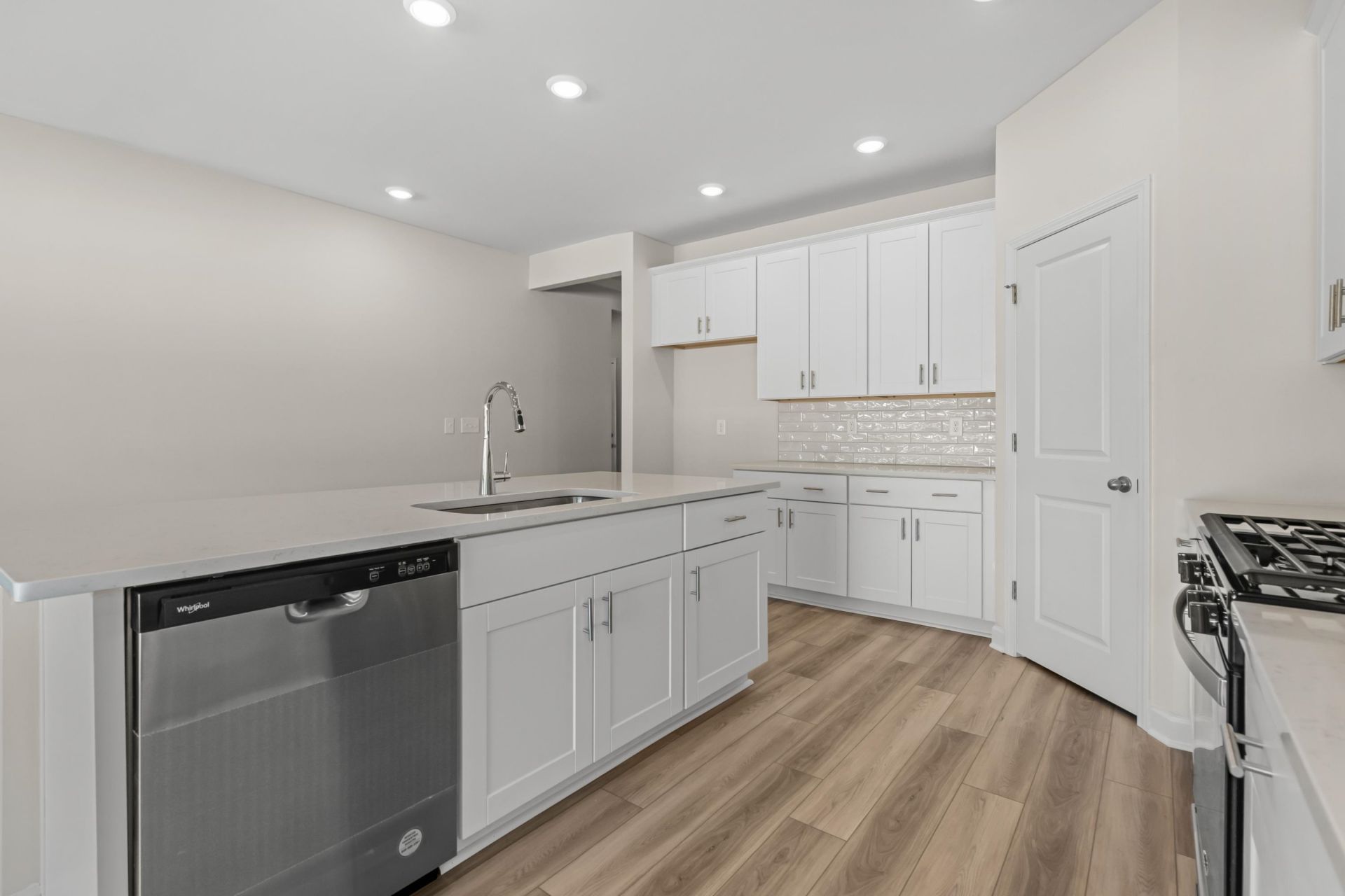 305 Jessamine St. Photo 10