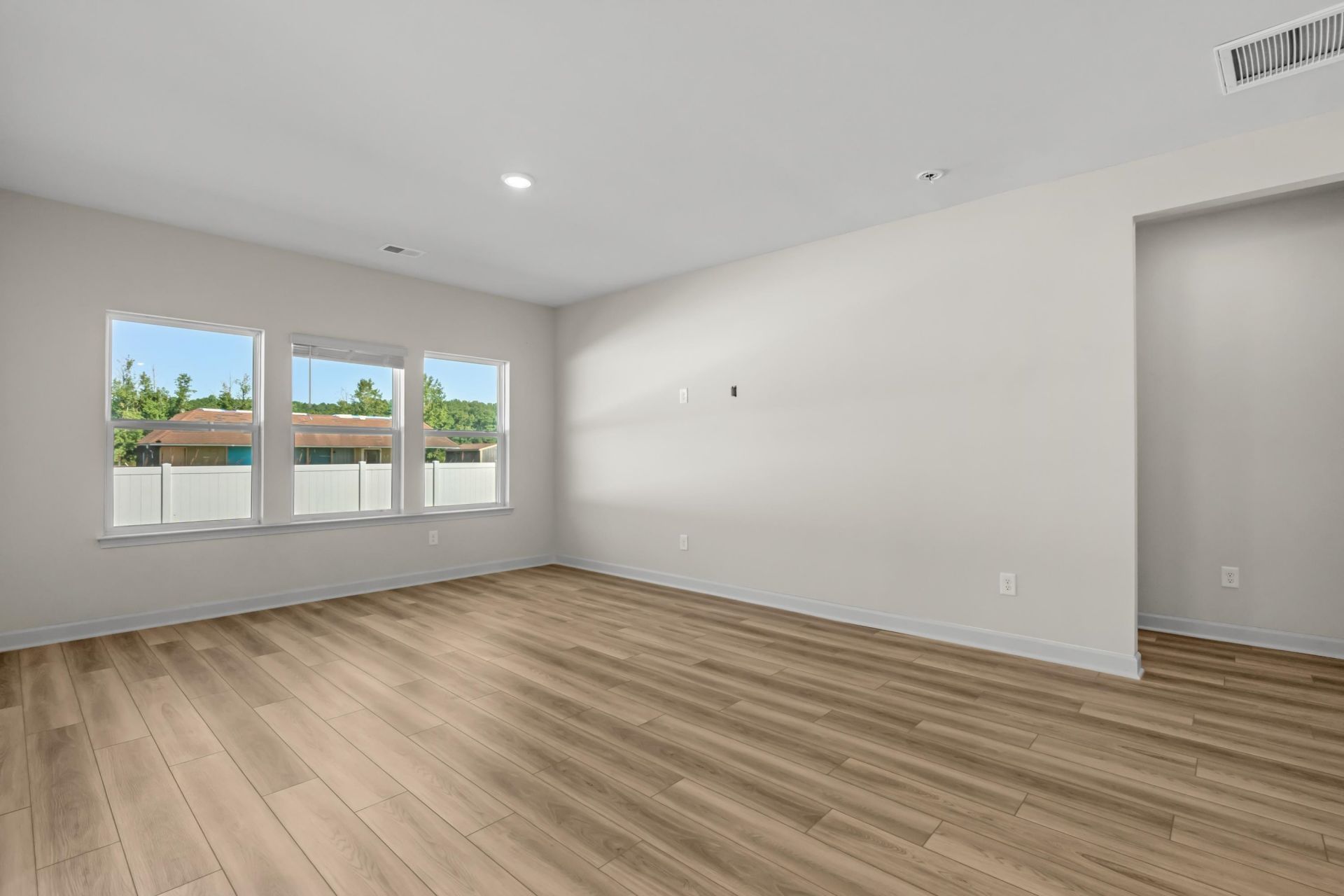 305 Jessamine St. Photo 14