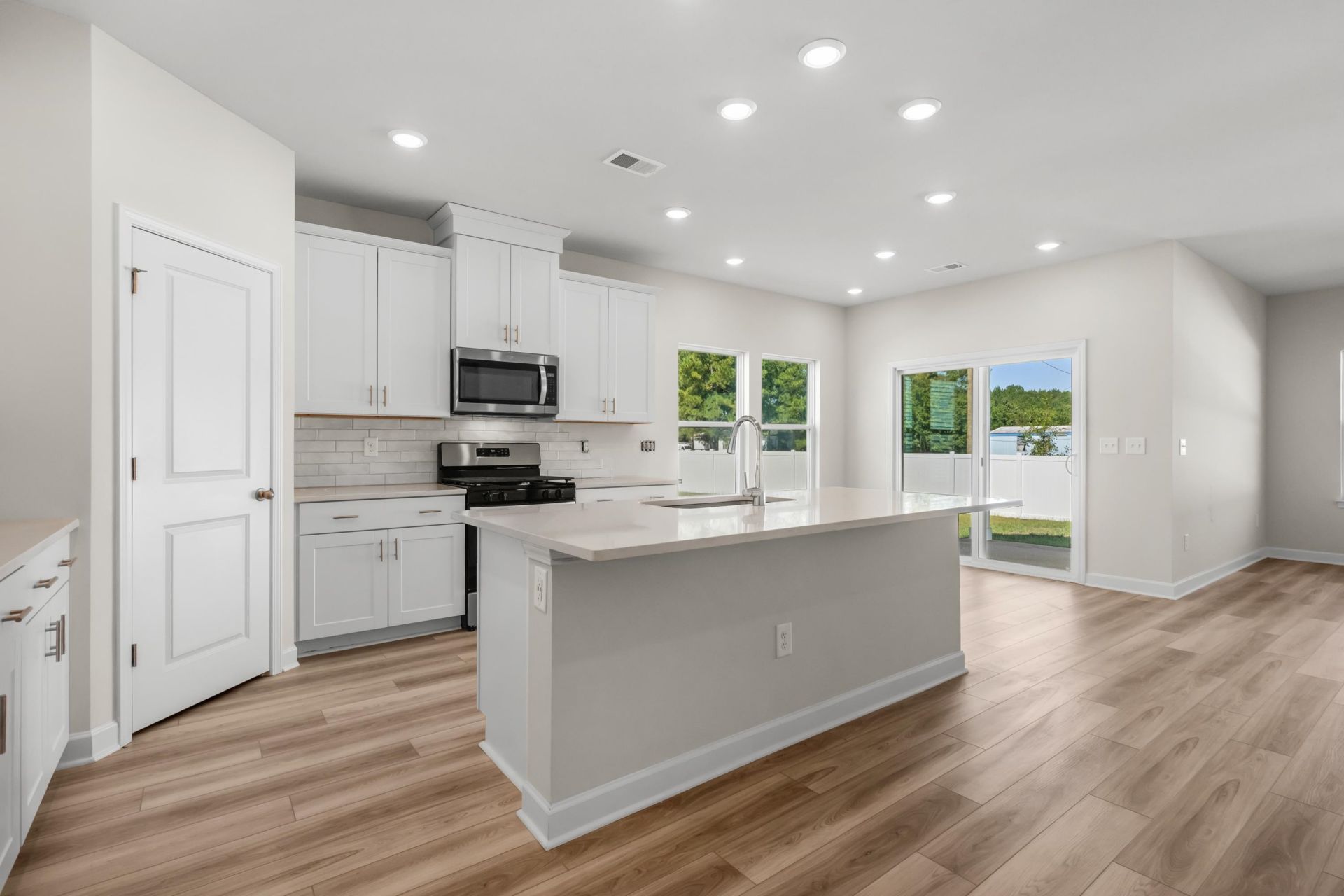 305 Jessamine St. Photo 7