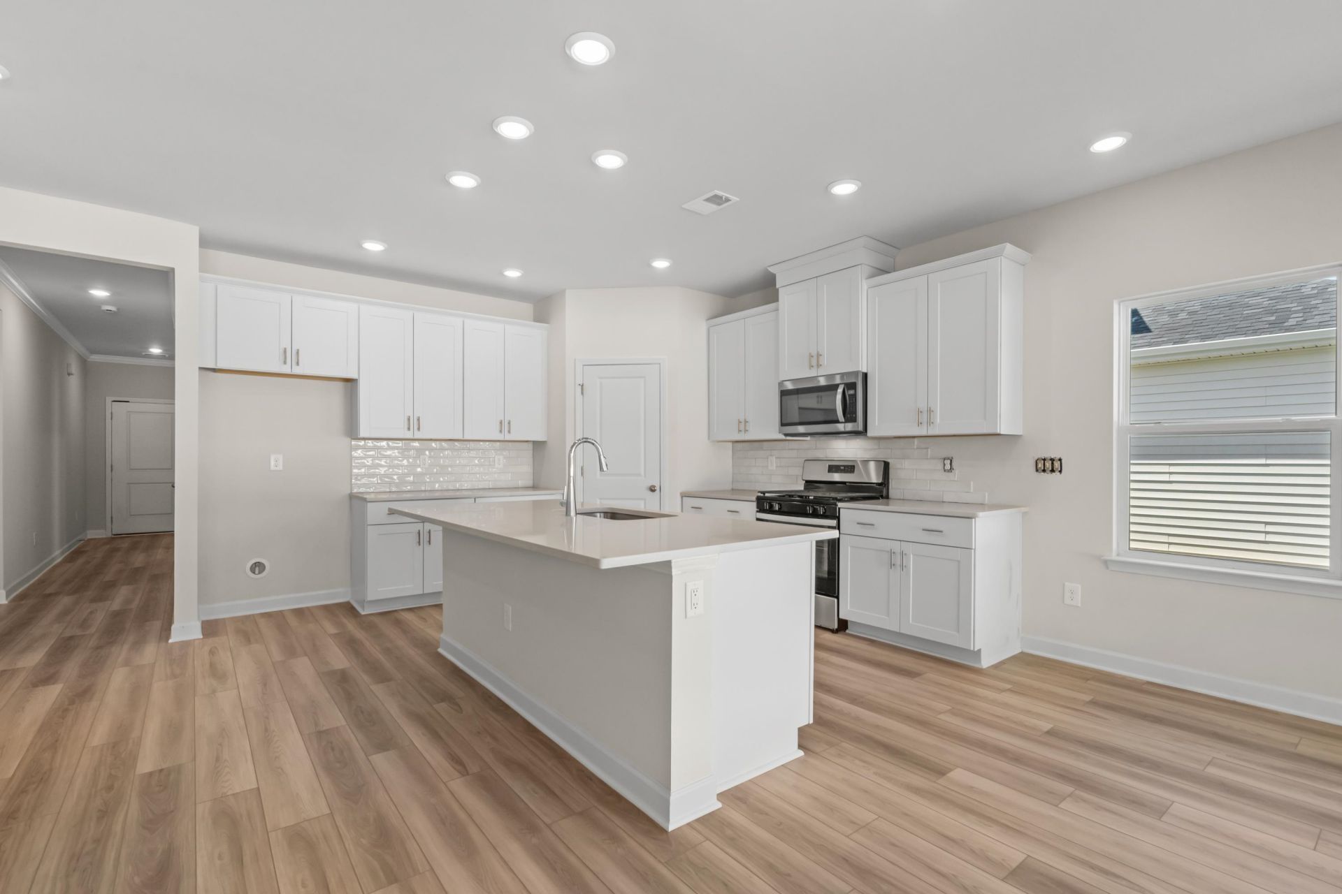 305 Jessamine St. Photo 8