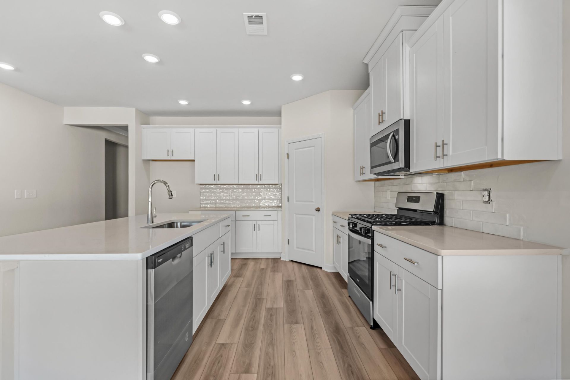 305 Jessamine St. Photo 9