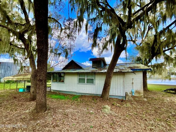 106 E SUNNYSIDE BEACH Road, Hawthorne, FL 32640