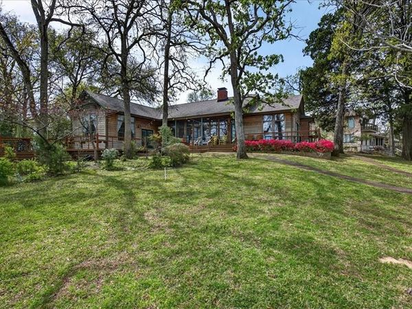 125 Lark Drive, Enchanted Oaks, TX 75156