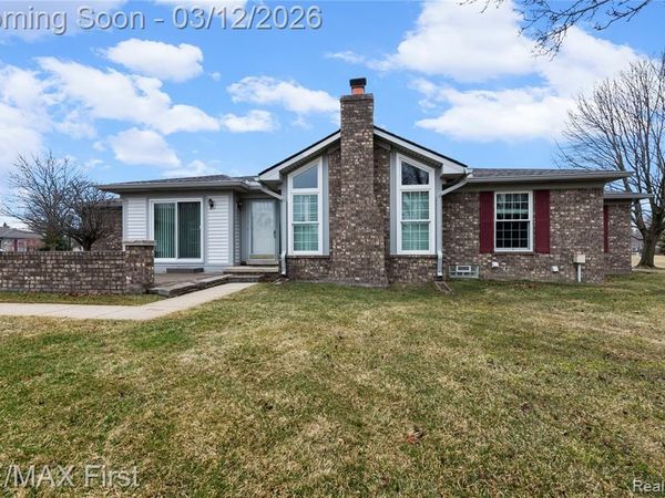 48578 Edgemont Court, Shelby Twp, MI 48315