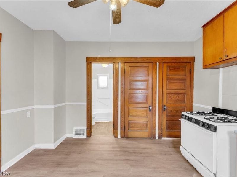 4118 Clybourne Avenue , Cleveland, OH 44109 Photo 10