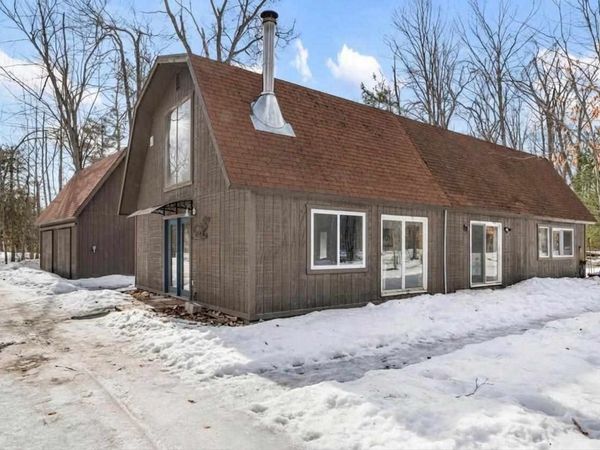 1152 Old School Road, Indian River, MI 49749