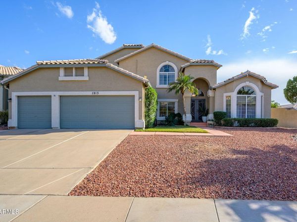 1913 W ASPEN Avenue, Gilbert, AZ 85233