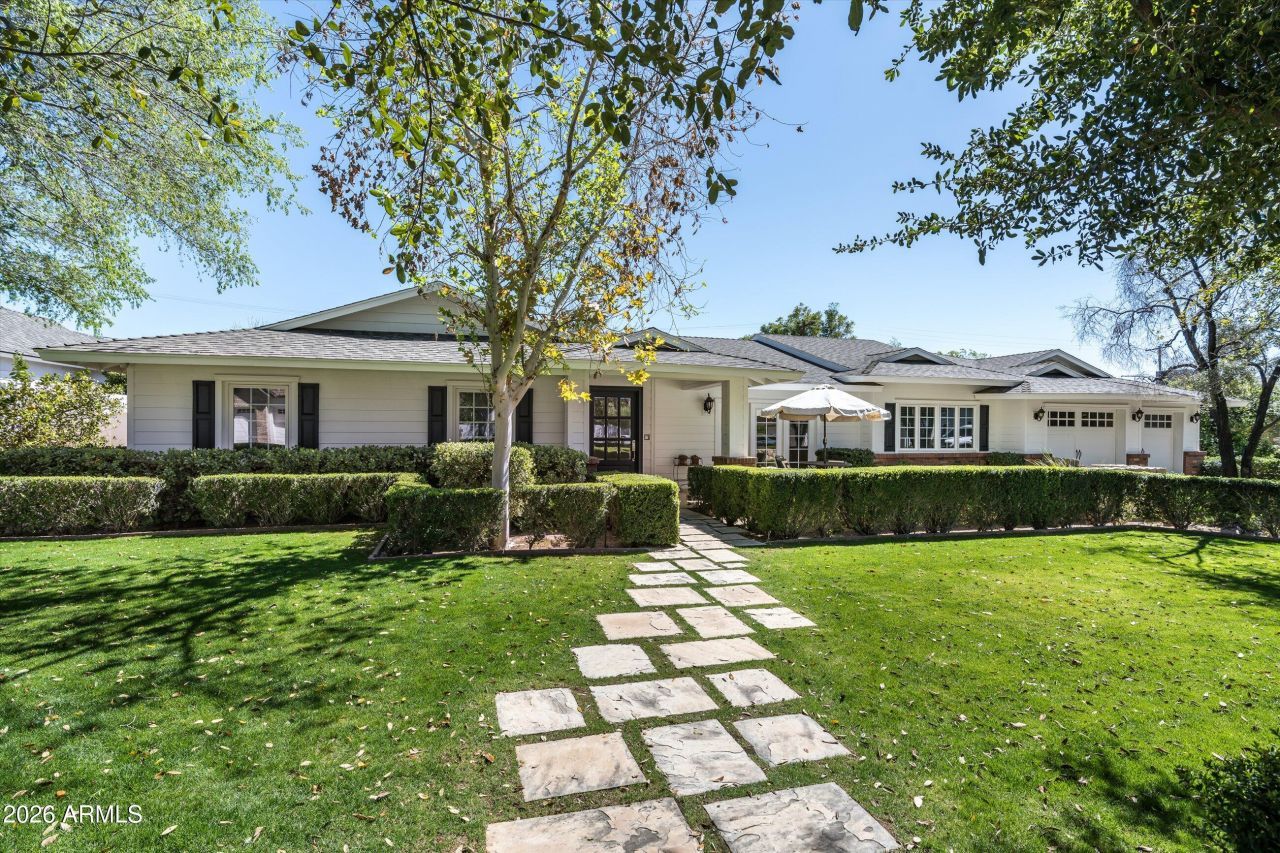 3915 N 54th Way, Phoenix, AZ 85018 Main Photo