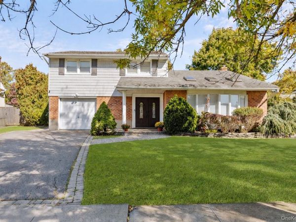 7 Rita Lane , Plainview, NY 11803