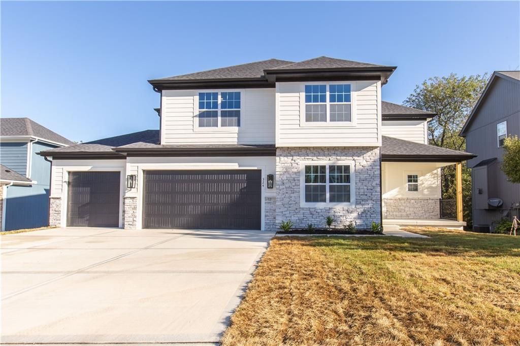 7350 NW Clore Drive, Parkville, MO 64152 Main Photo