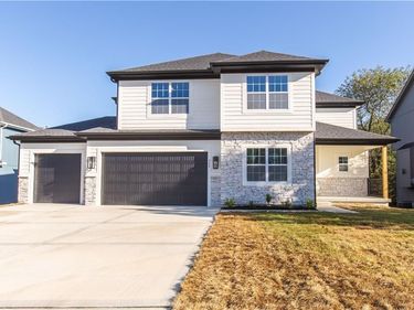 7350 NW Clore Drive, Parkville, MO 64152