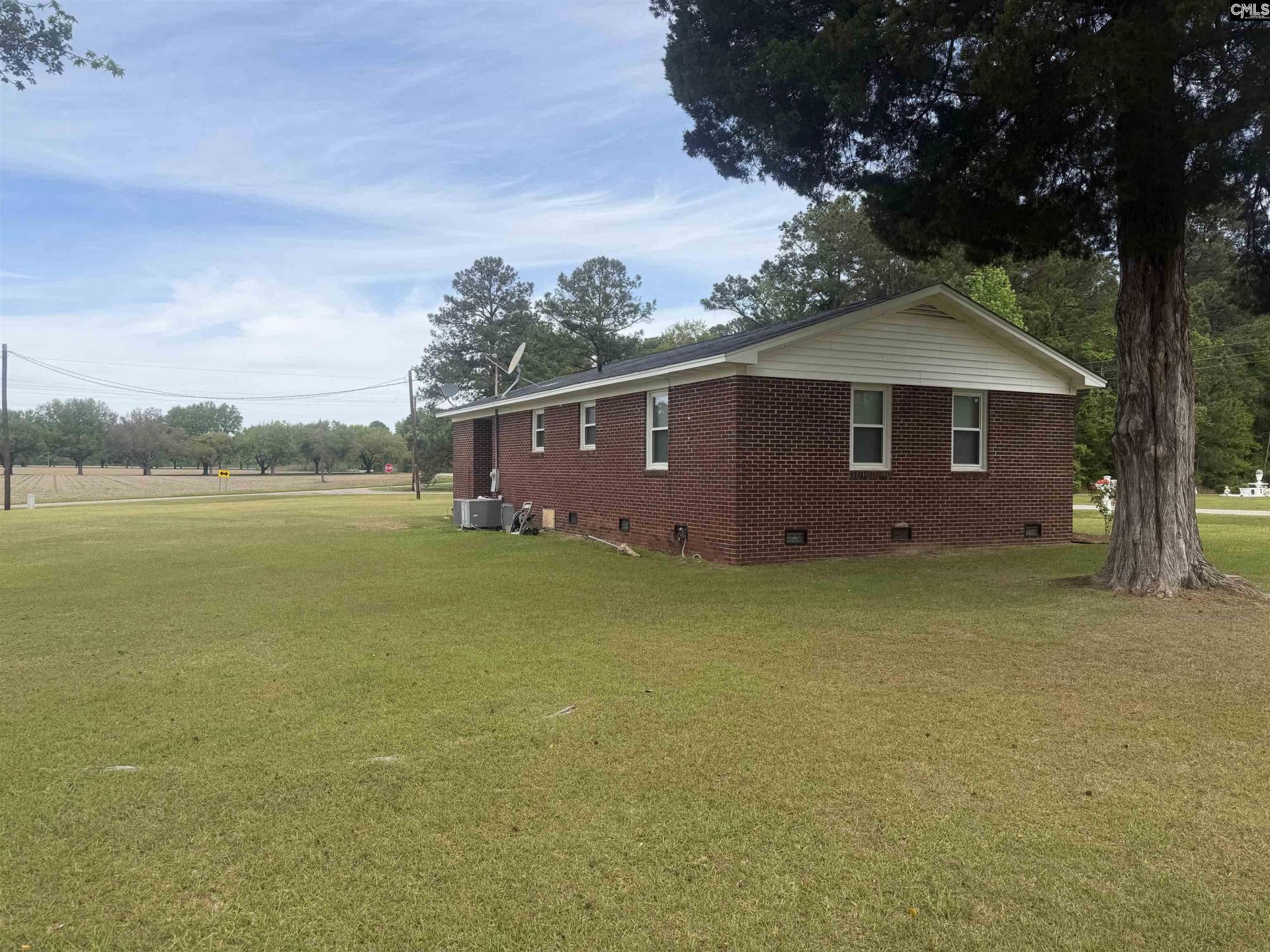 111 Angel Road Photo 5